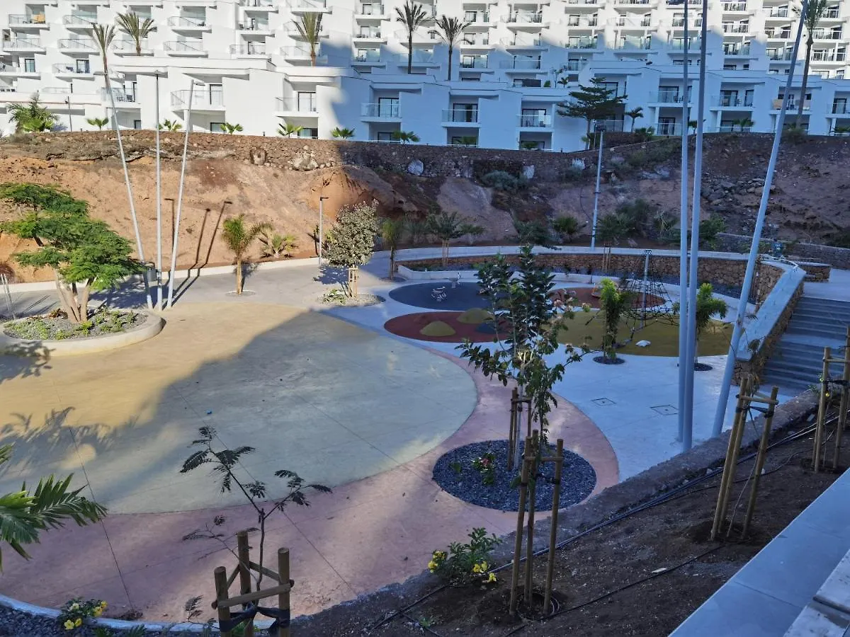 Sun Paradise Apartment 아데제 0*,
